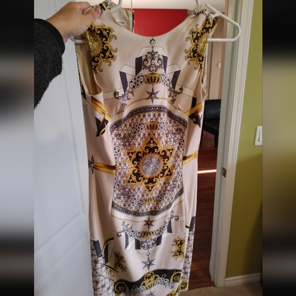 Never worn Versace dress - Picture 3 of 7